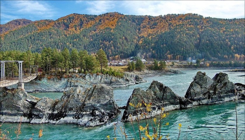 Россия Республика Алтай Чемальский район скалы зубы дракона