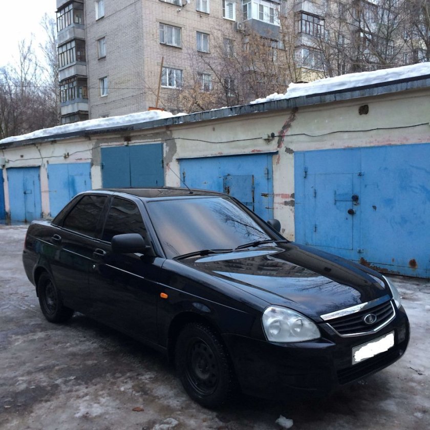Черная Лада Приора седан опер