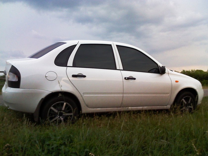 Lada Kalina седан белая