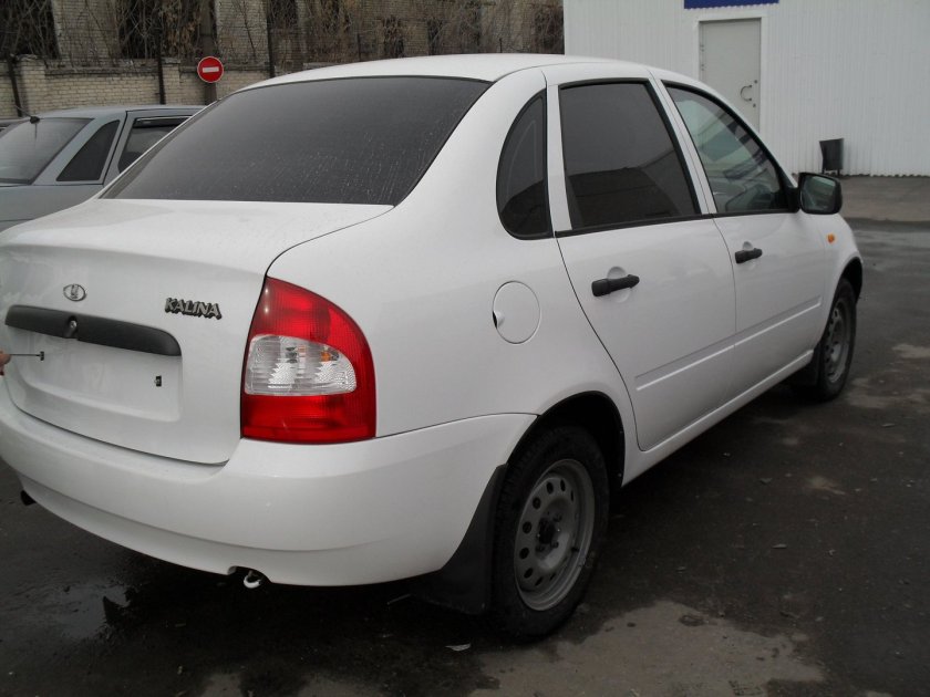 Lada Kalina седан белая