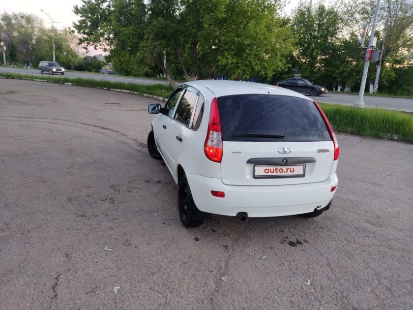 Лада Калина белая зад