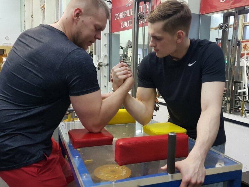 Упражнение для армрестлинга в зале
