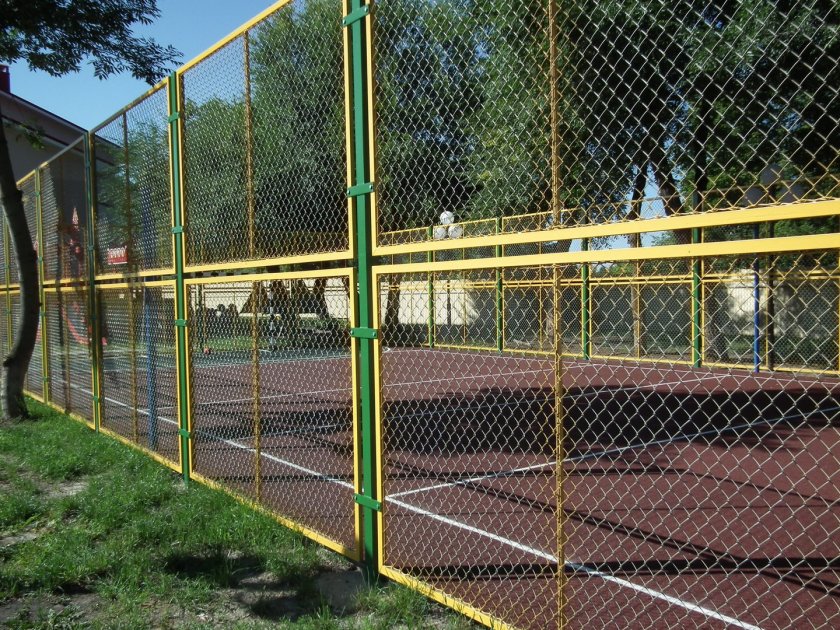 Ограждение металлическое для спортивной площадки