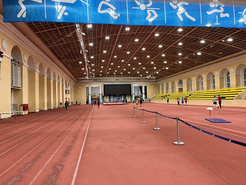 Легкоатлетический манеж СПБ Крестовский остров