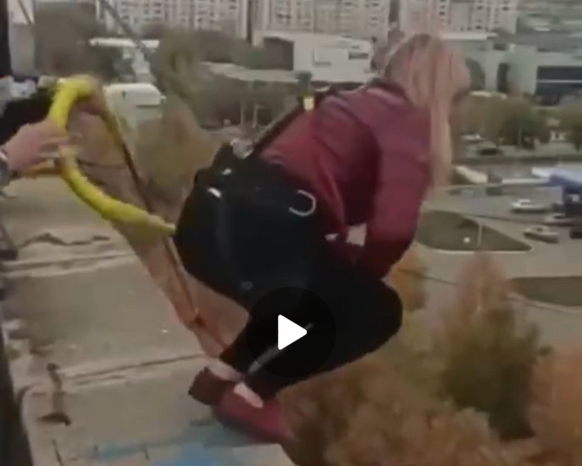 В Караганде женщина разбилась насмерть прыгнув на тарзанке