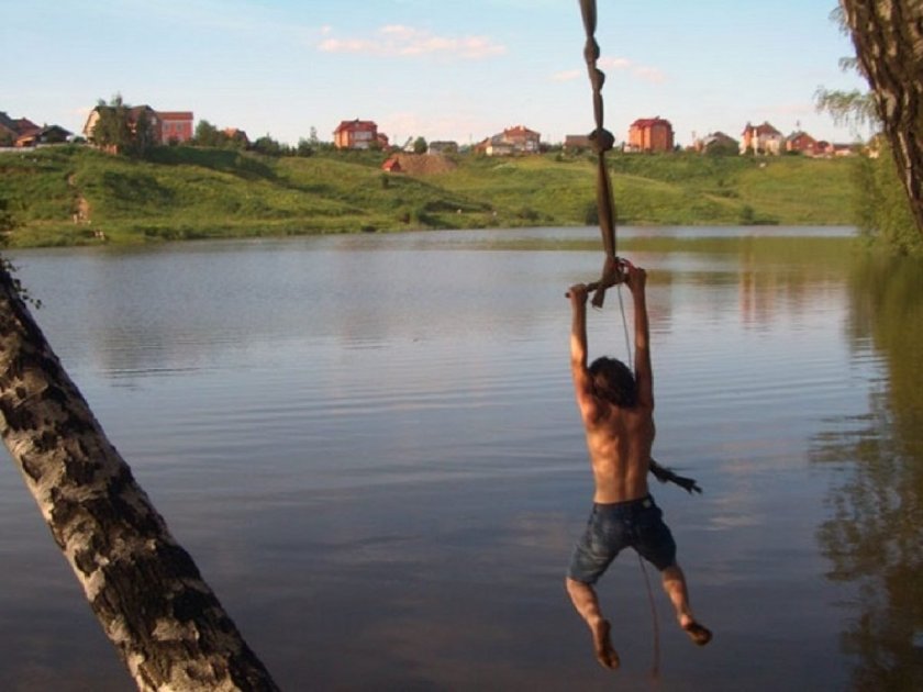 Прыжки с тарзанки в реку