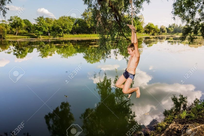 Прыжки с тарзанки в реку
