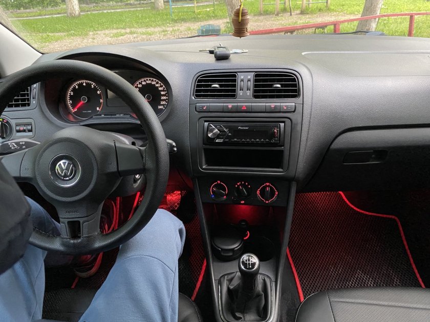 Подсветка салона Polo sedan ночью