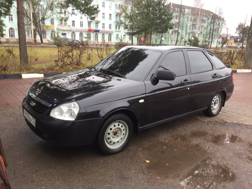 Лада Приора хэтчбек черная тонированная
