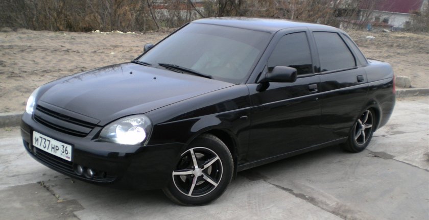 Lada Priora чёрная тонированная