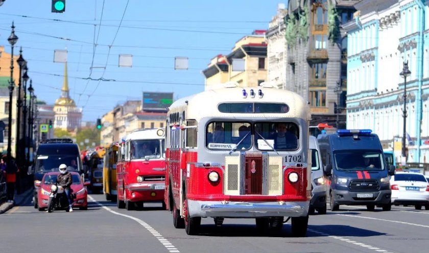 Парад ретротранспорта Петербург