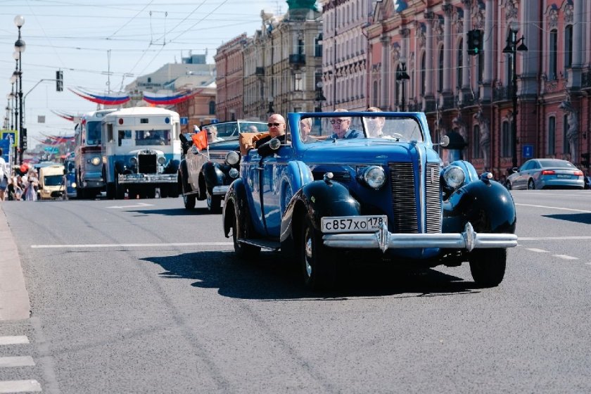 Парад ретротранспорта Петербург