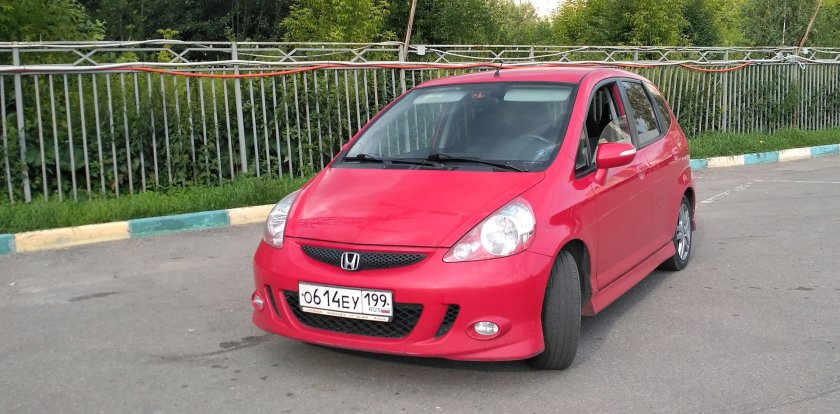 Honda Jazz красная