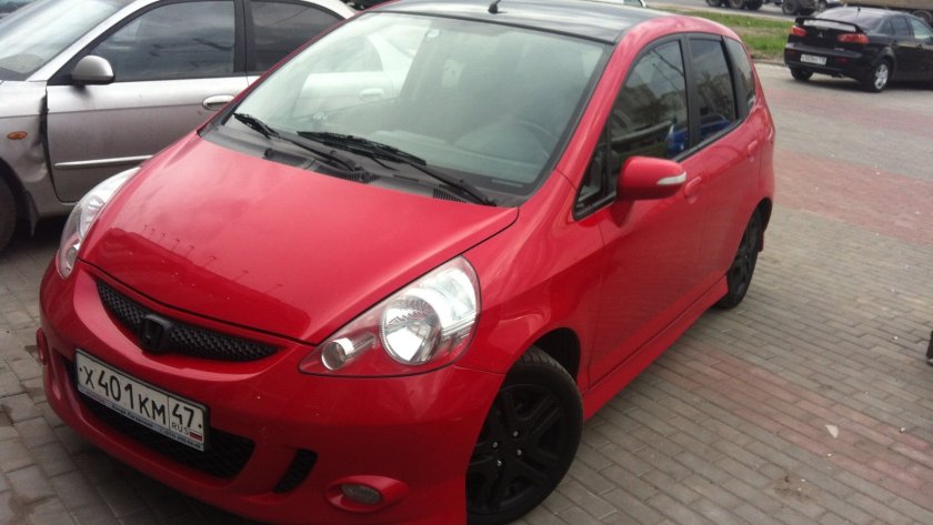 Honda Jazz красная