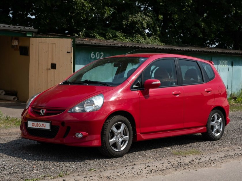 Honda Jazz красная