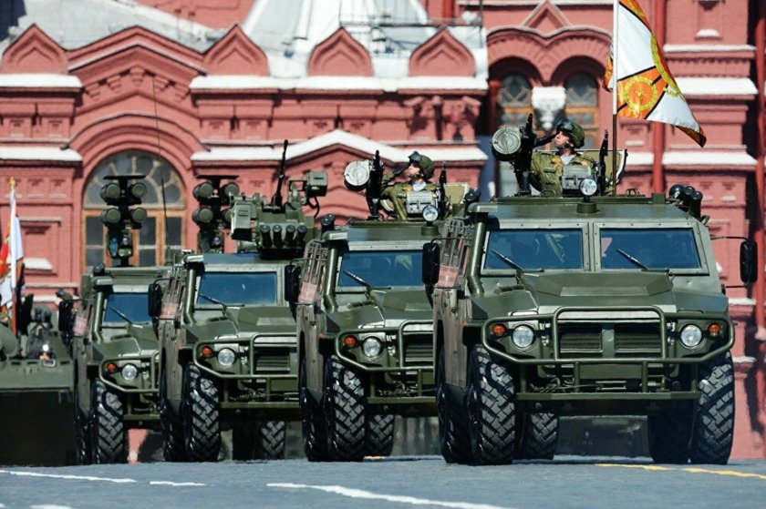 Бронеавтомобиль тигр на параде