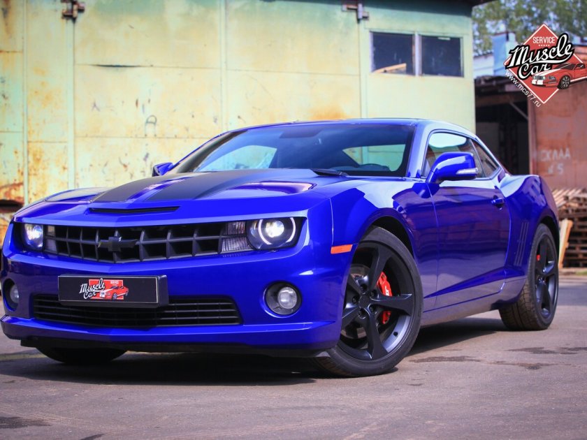 Chevrolet Camaro синий
