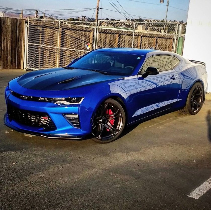 Chevrolet Camaro синий