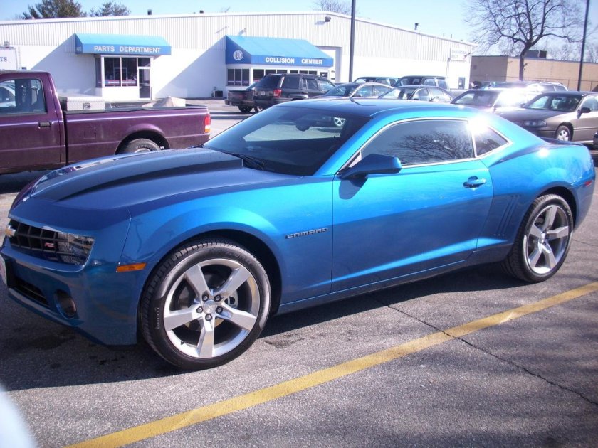 Chevrolet Camaro синий