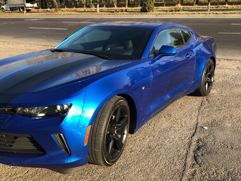 Chevrolet Camaro синий