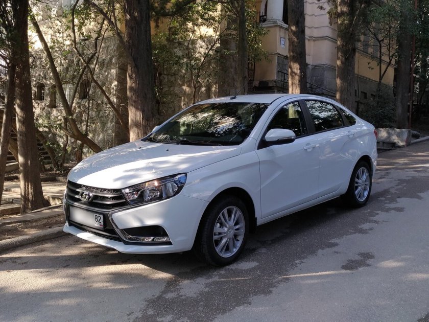 Lada Vesta белая