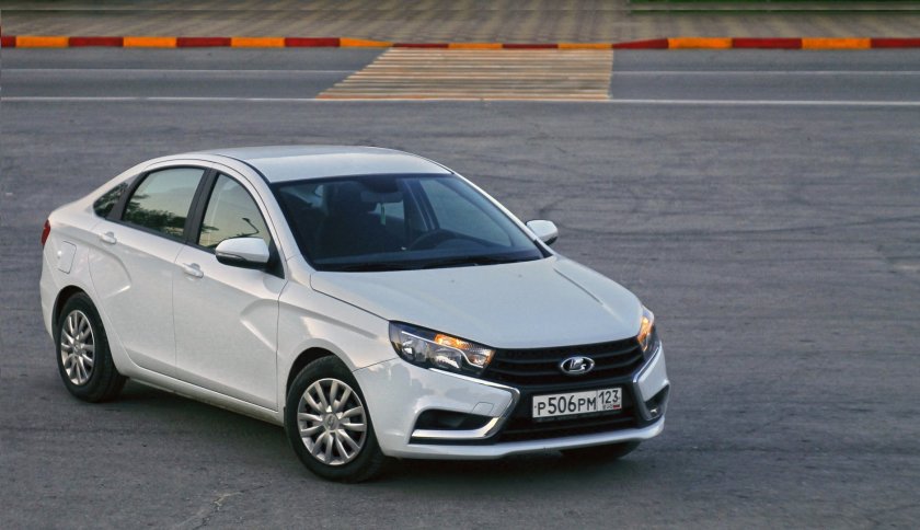 Lada Vesta белая
