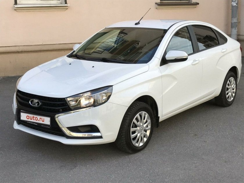 Lada Vesta белая