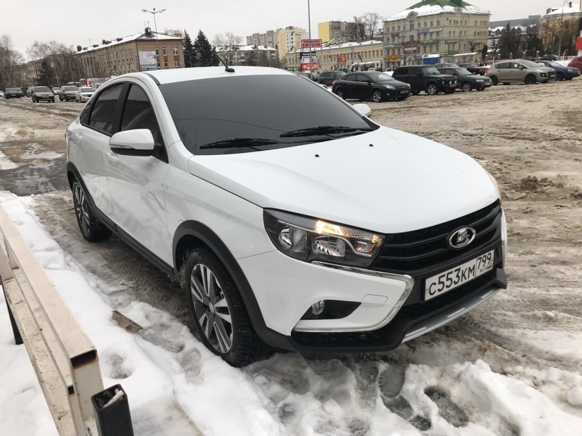 Веста кросс белая