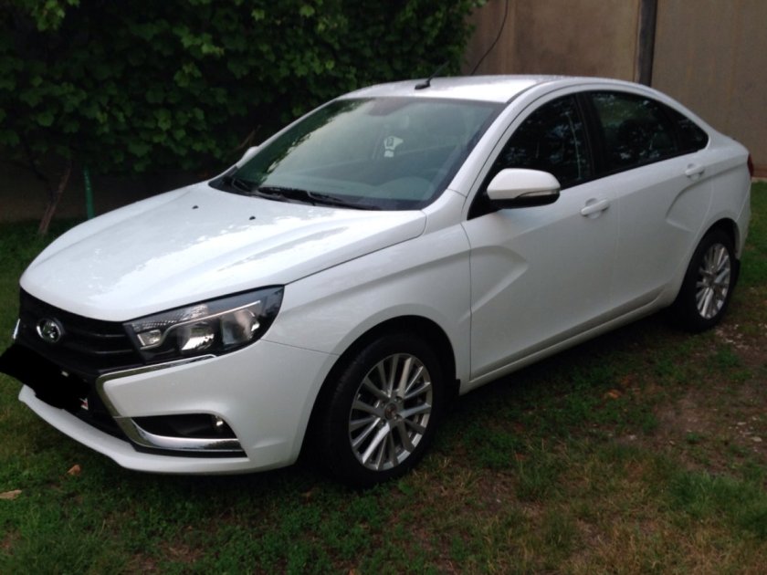 Lada Vesta белая