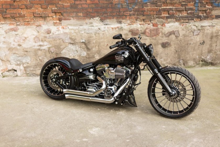 Мотоциклы Harley Davidson Breakout Custom