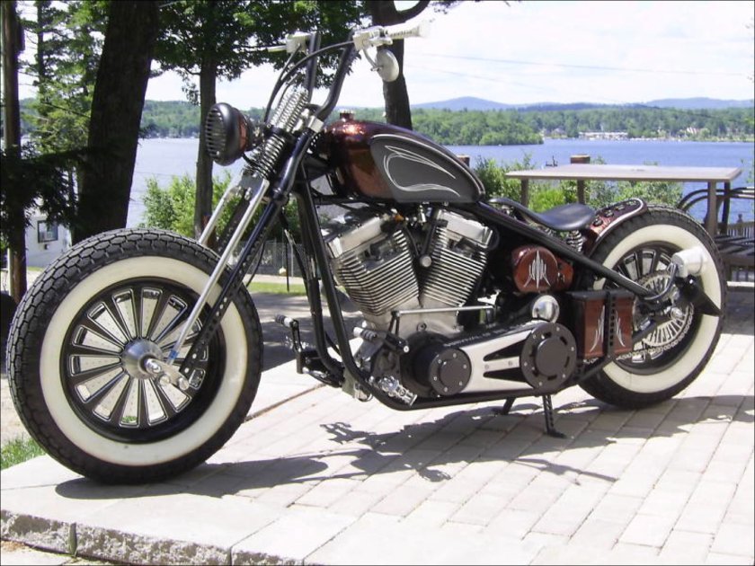 Harley Davidson роад Кинг боббер