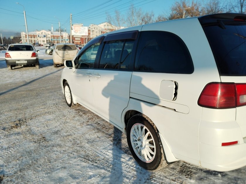 Ниссан Либерти белый