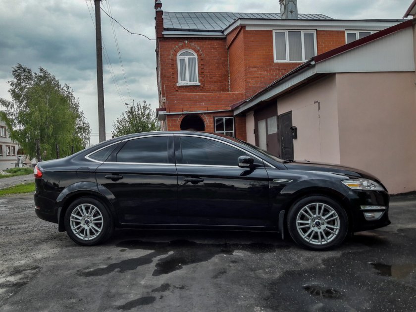 Ford Mondeo черный
