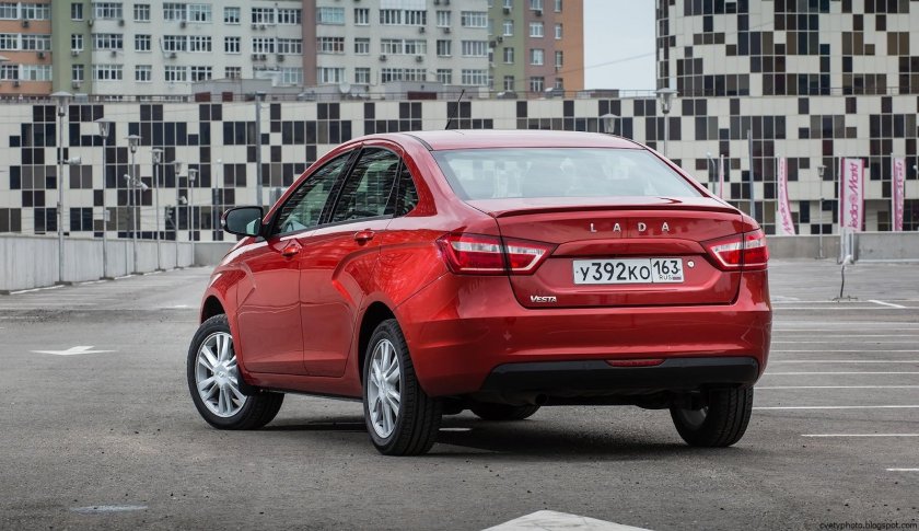 Lada Vesta седан красный