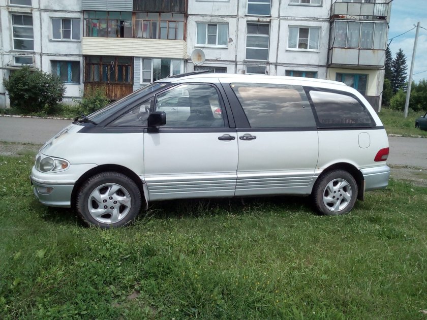 Toyota Эстима Люсида
