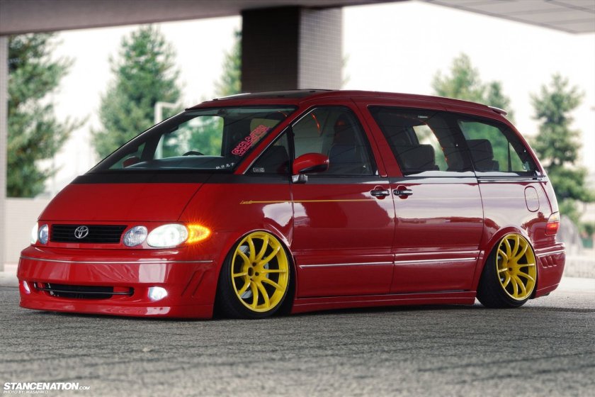 Toyota Estima lucida stance