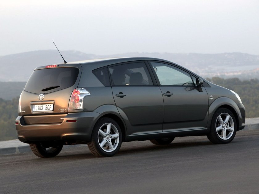 Тойота Corolla Verso