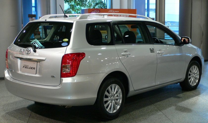 Toyota Corolla Fielder универсал