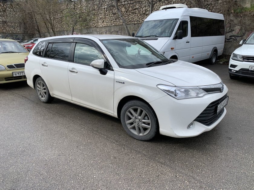 Toyota Corolla Fielder гибрид