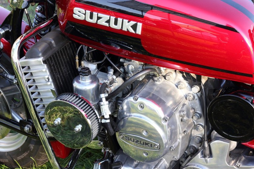Двигатель мотоцикла Suzuki
