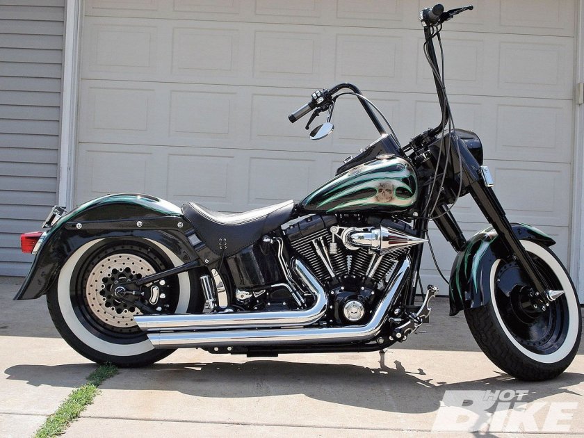 Мотоцикл Harley Davidson чоппер