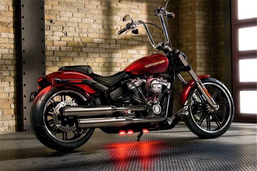 Мотоцикл Harley Davidson Breakout