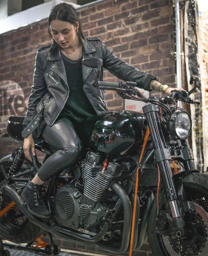 Cafe Racer девушка