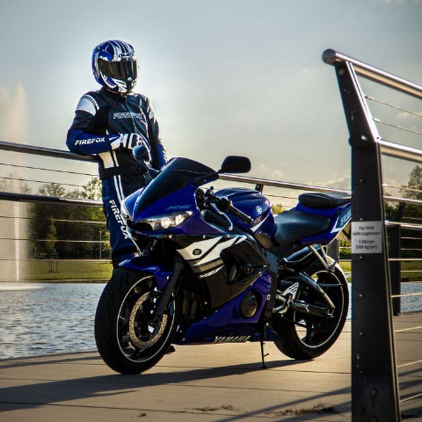 Мотоцикл Yamaha синий