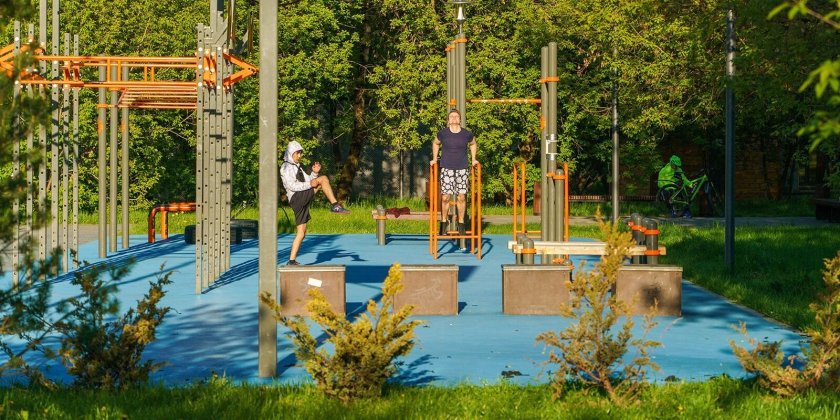 Джамгаровский парк спортплощадка