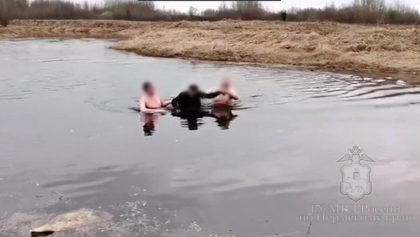 Прыжок с моста в реку