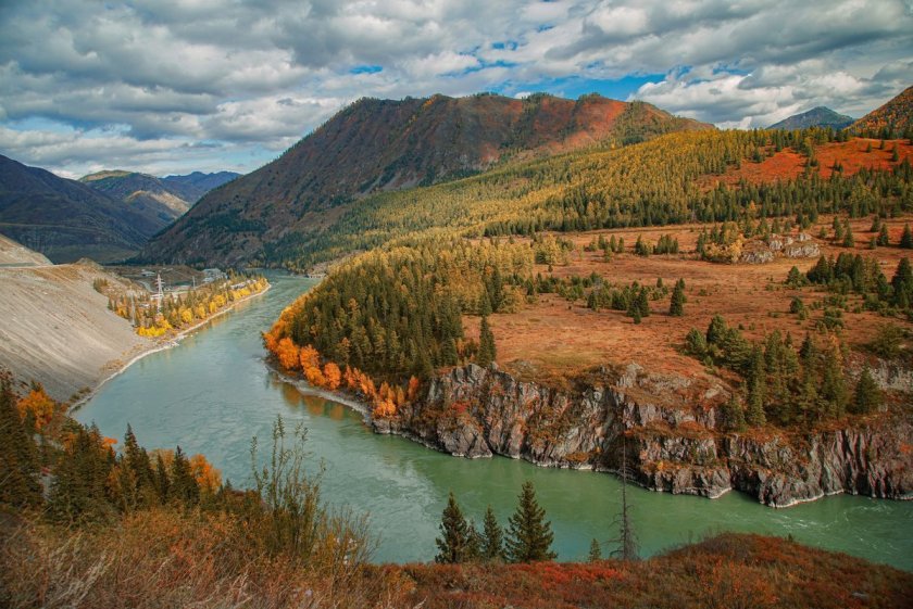 Река Катунь осенью
