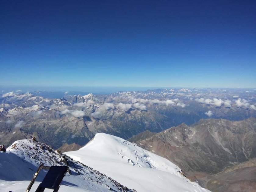 Кавказский хребет Эльбрус с самолета