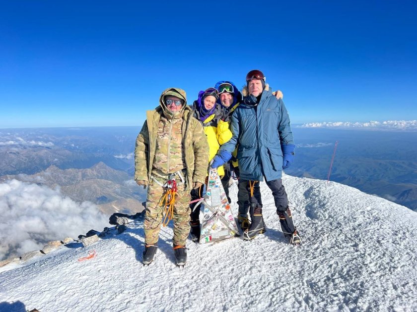 Группа на вершине