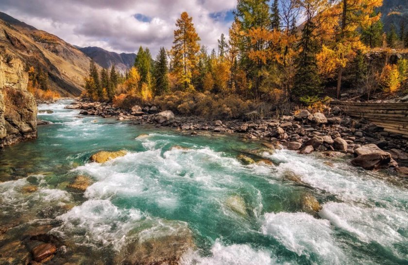 Река Катунь осенью